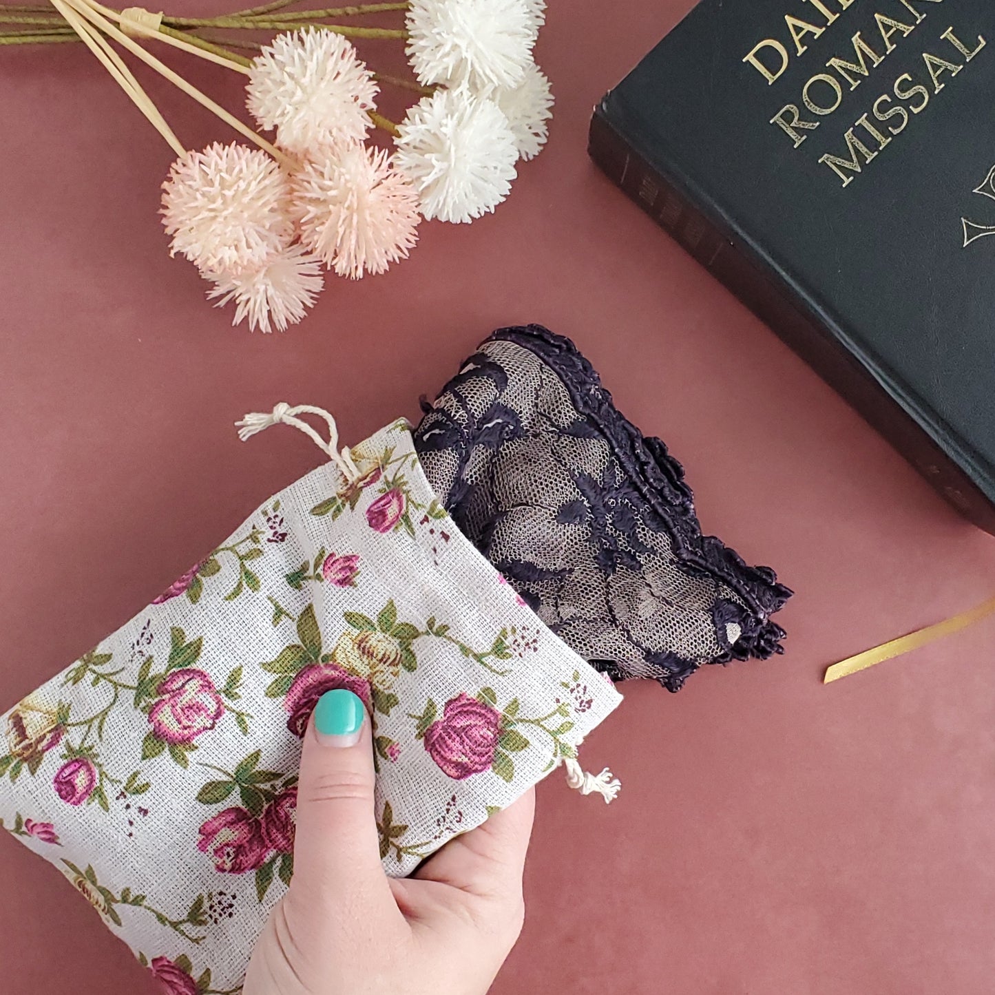 Linen Veil Bag in Vintage Roses