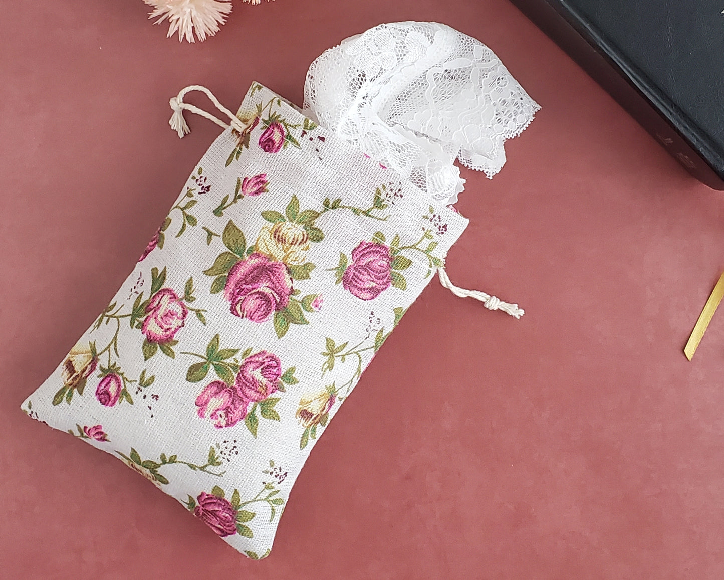 Linen Veil Bag in Vintage Roses
